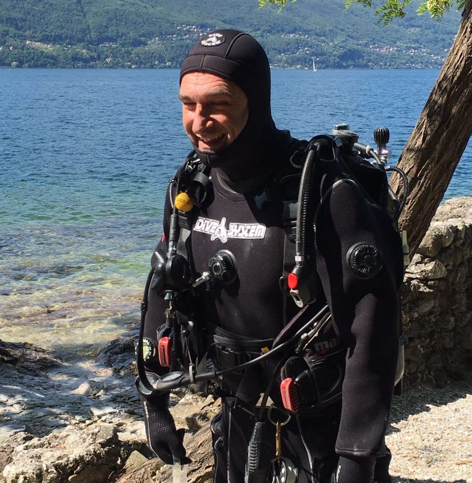 Ritratto con attrezzatura sub completa di Roberto Montani